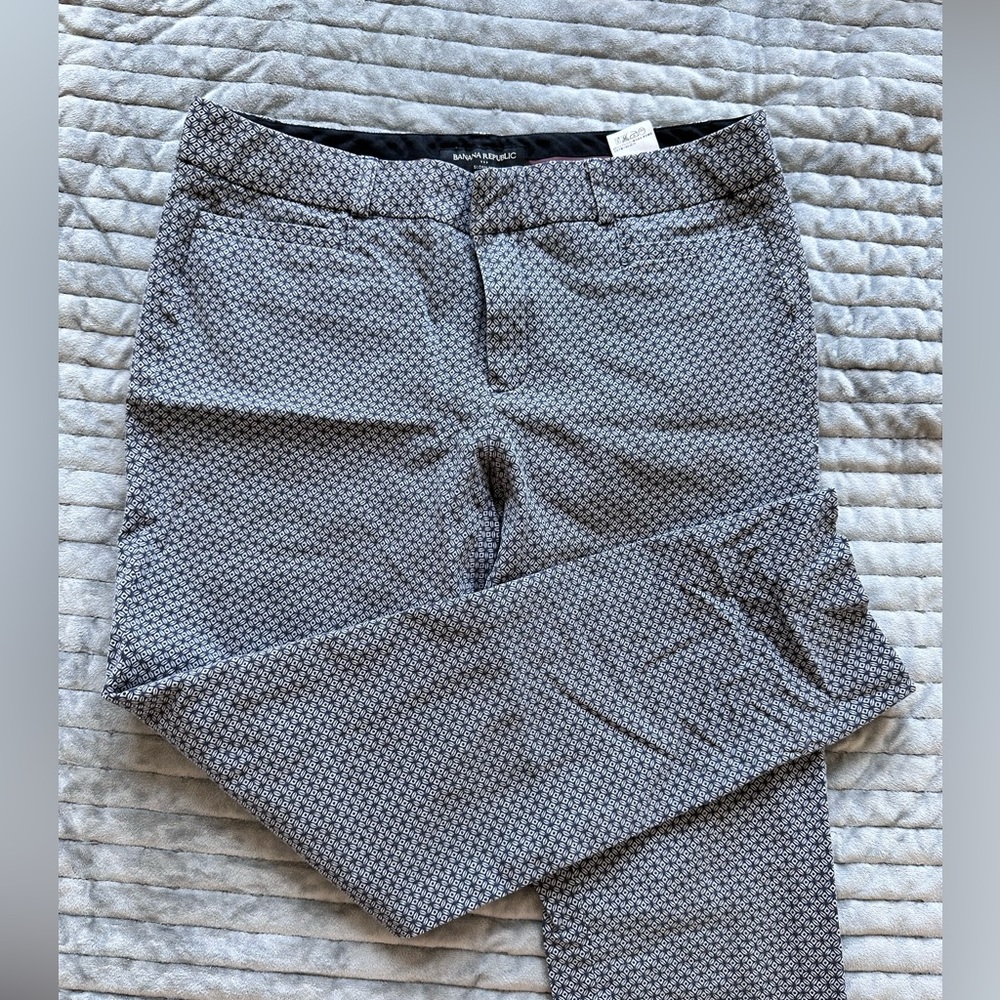 Gray and blue patterned capri trousers
